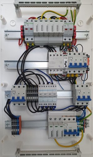 Rozvaděč DC+AC pro FVE do 40A manuální +AC přepětí T1+T2